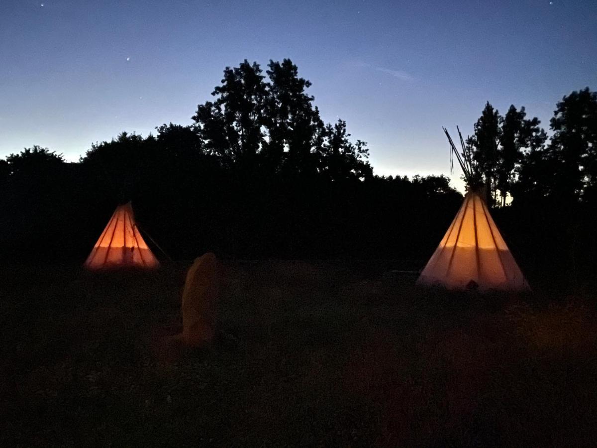 Terra-tipike, Tipi A La Ferme Entre Terre Et Trébry