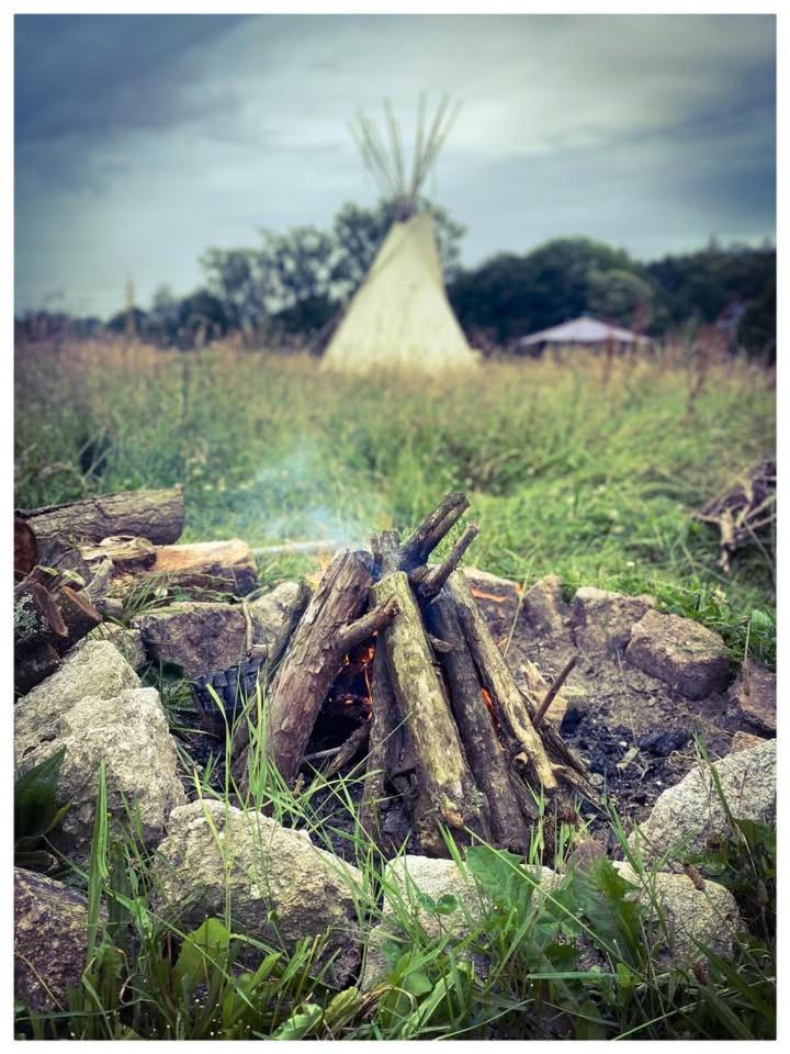 Terra-tipike, Tipi A La Ferme Entre Terre Et Trébry